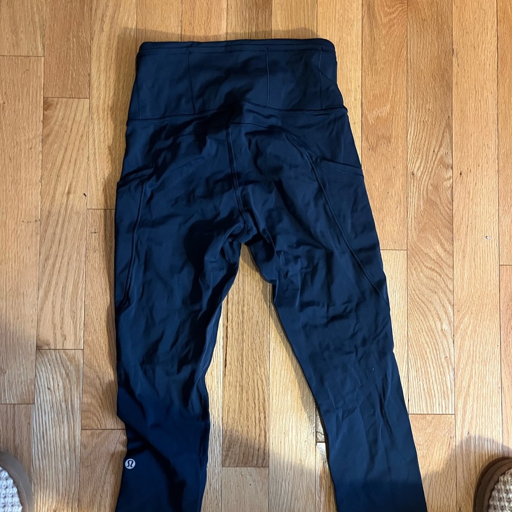 Navy blue Lulu workout leggings -cropped